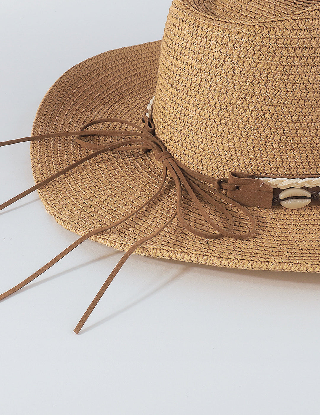 Straw Hat na may Shell Tassels