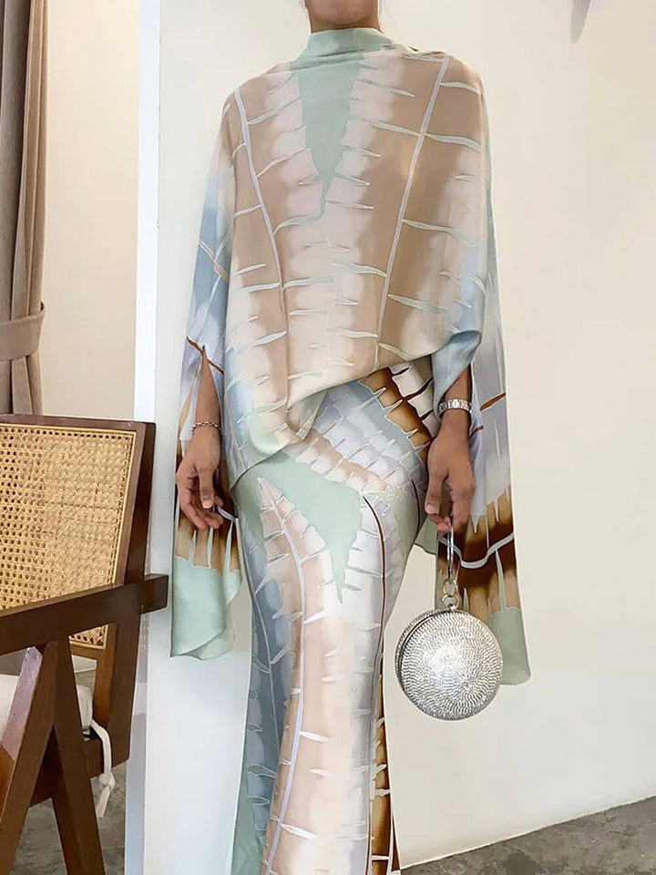 Terno elegante de gola alta com estampa botânica