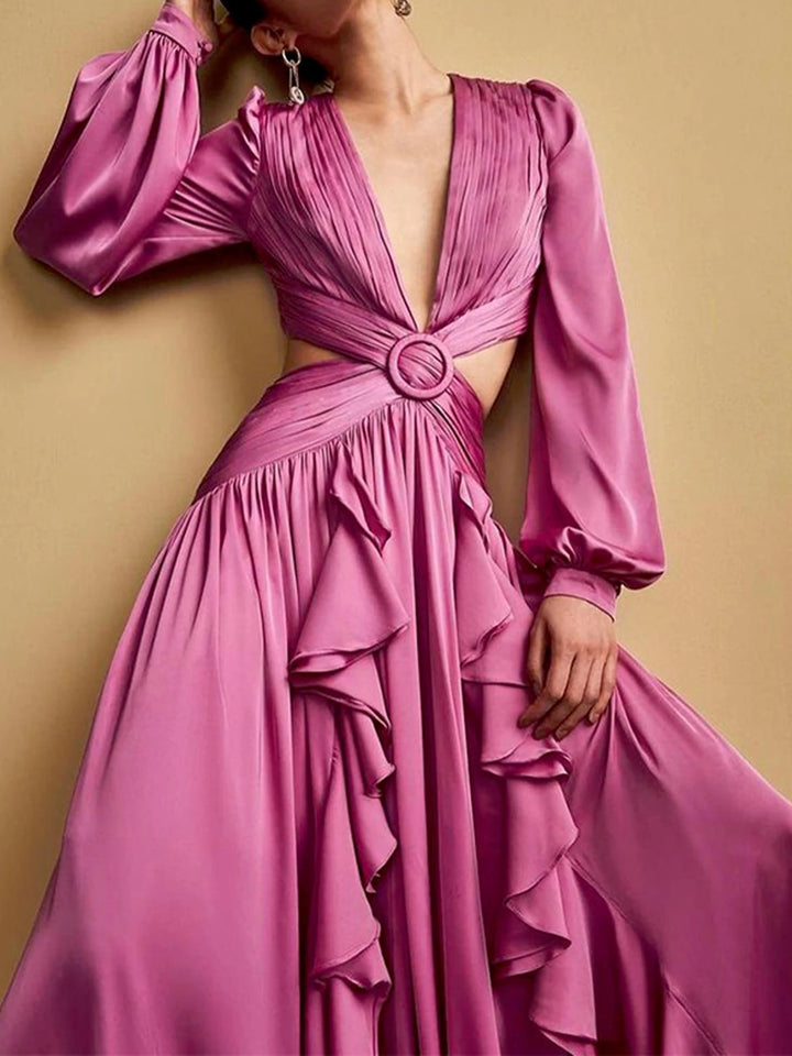 Robe longue à volants et découpe à la taille, col en V