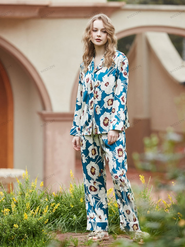 Set loungewear a maniche lunghe in seta ghiaccio con motivo floreale blu