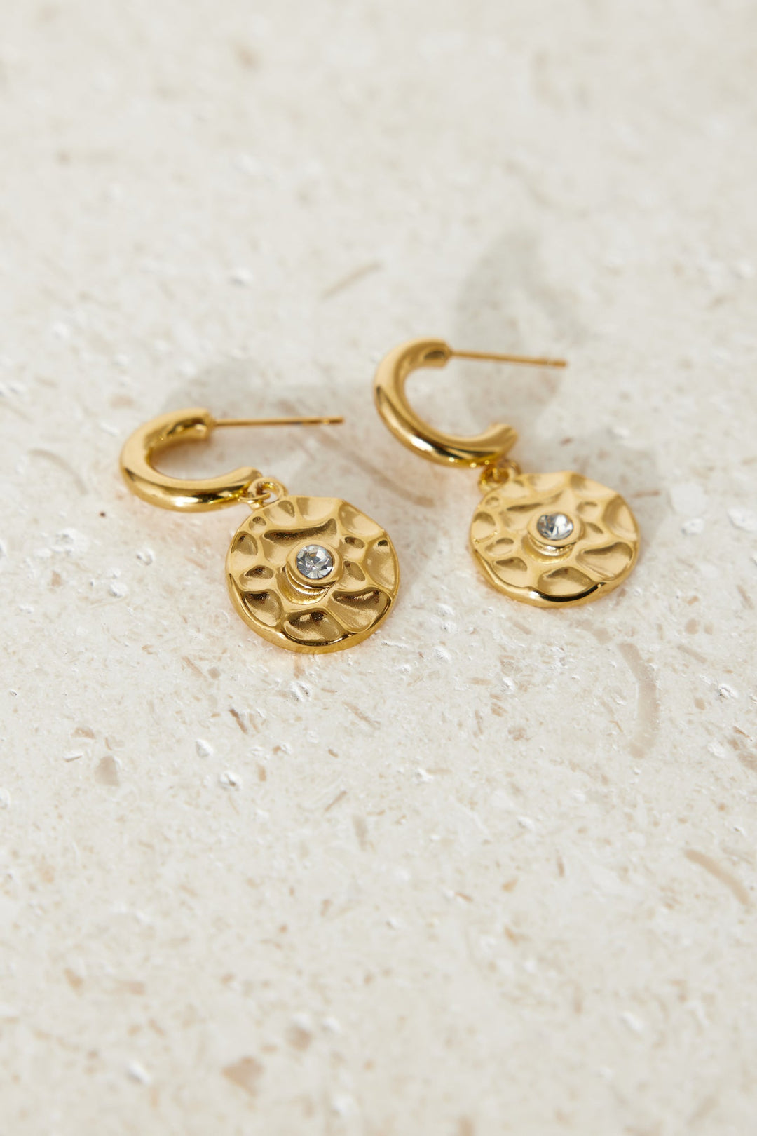 Orecchini con diamanti placcati in oro 18k. Oro