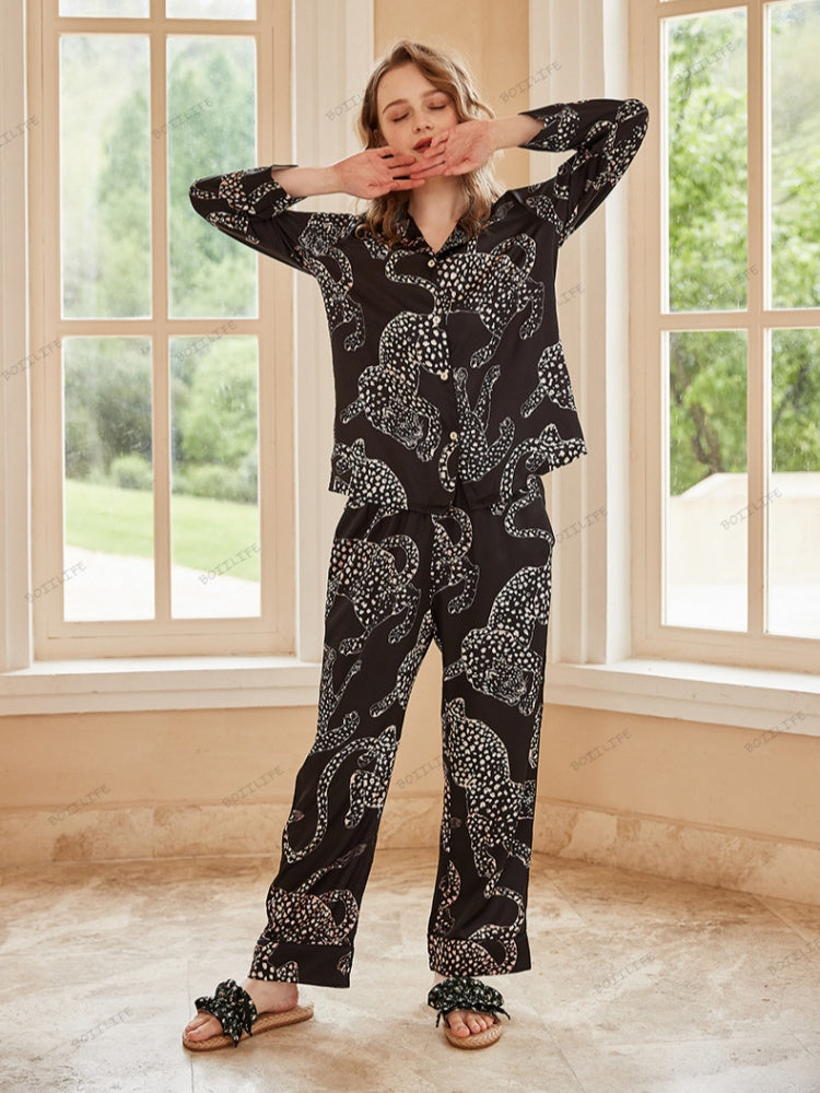 Conjunto de pijama de manga larga de hielo de seda con estampado de jaguar negro