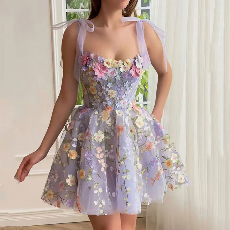 Robe corset à broderies florales