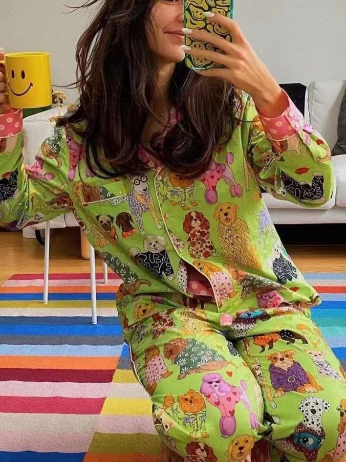 Conjunto de Pijamas con Ilustración Artística