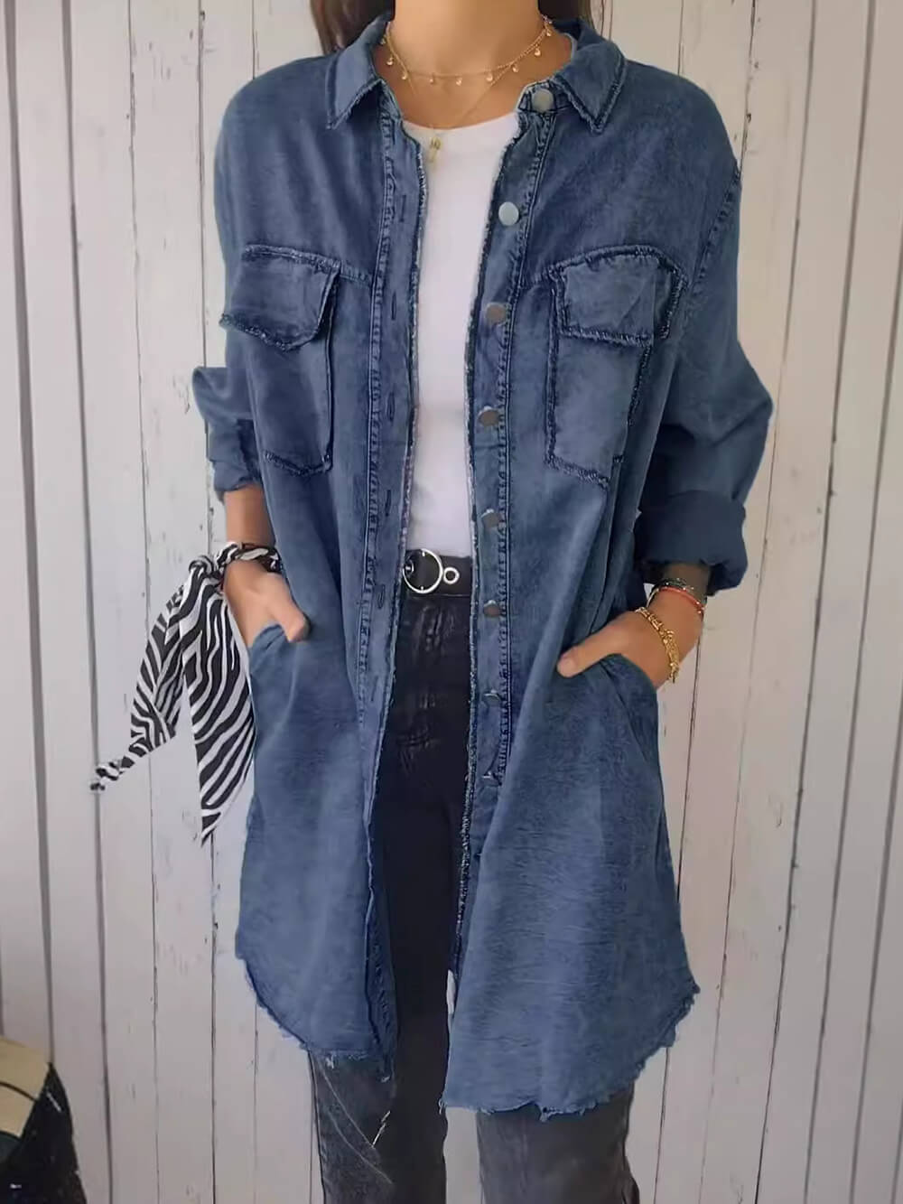 Modieus, veelzijdig denim jack met revers en lange mouwen