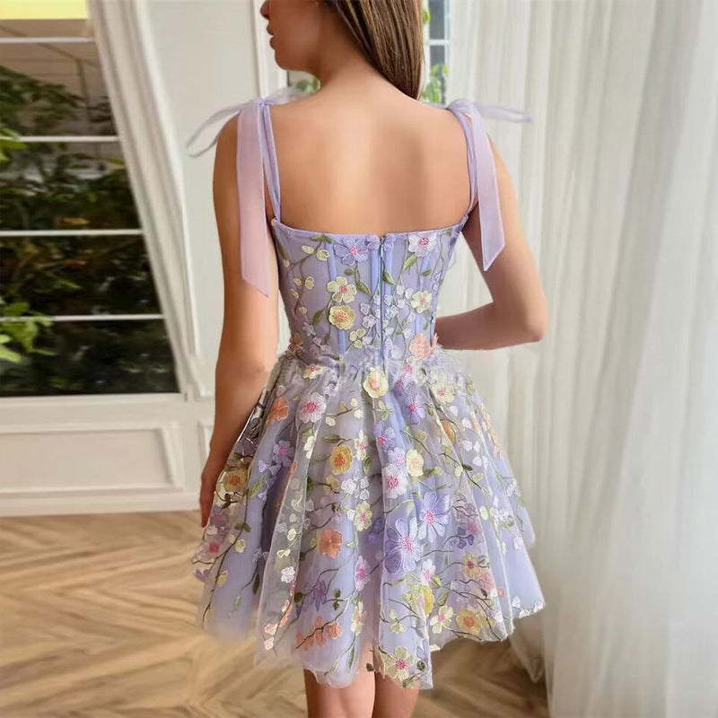 Robe corset à broderies florales