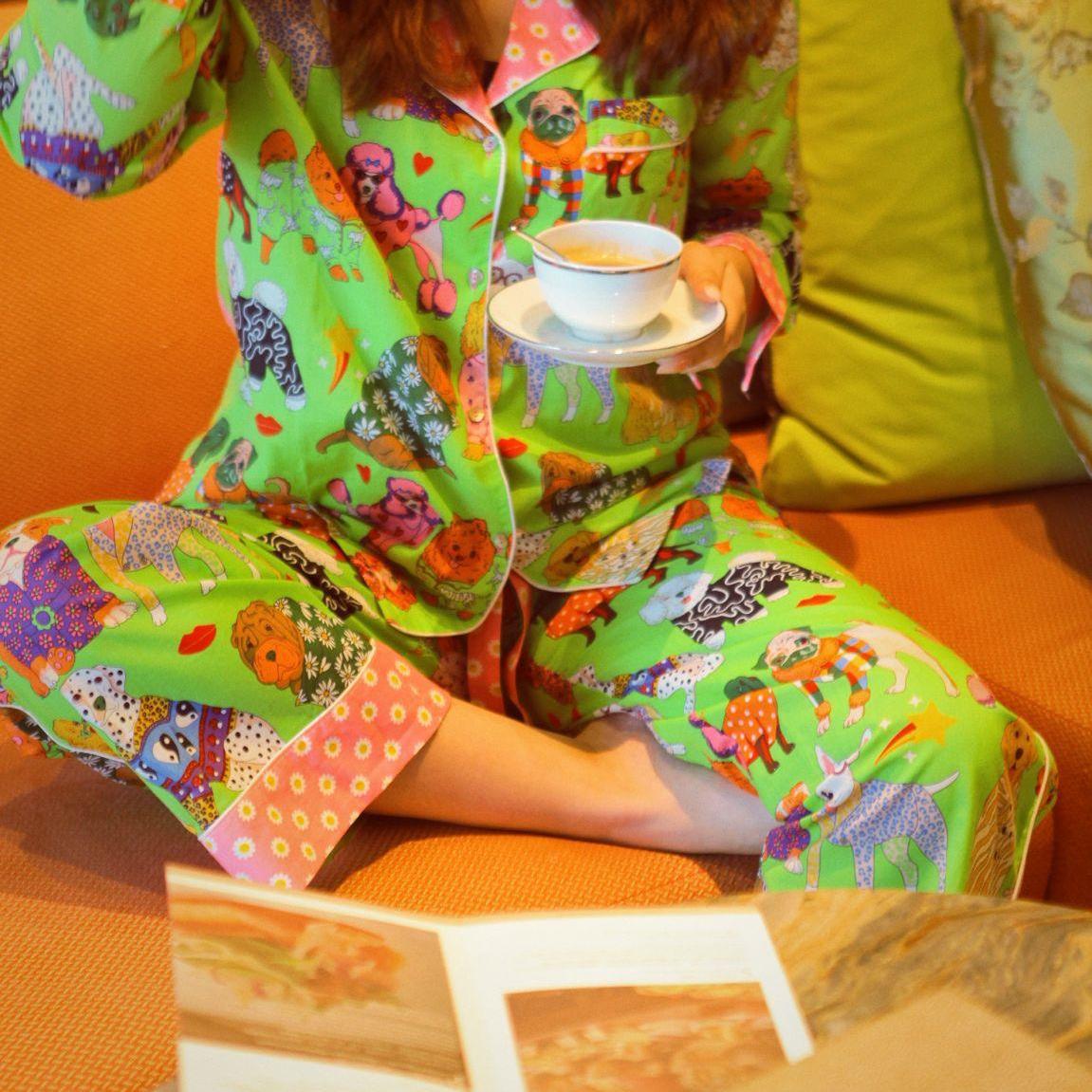 Conjunto de Pijamas con Ilustración Artística