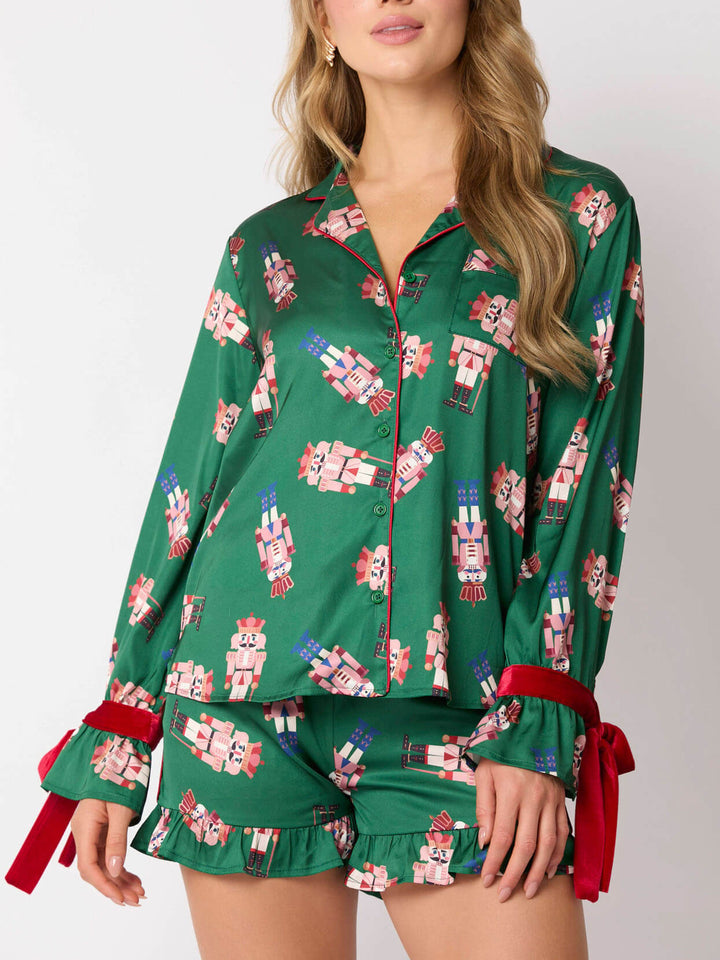 Conjunto de Pijamas Verde Cetim com Quebra-Nozes e Laço Vermelho