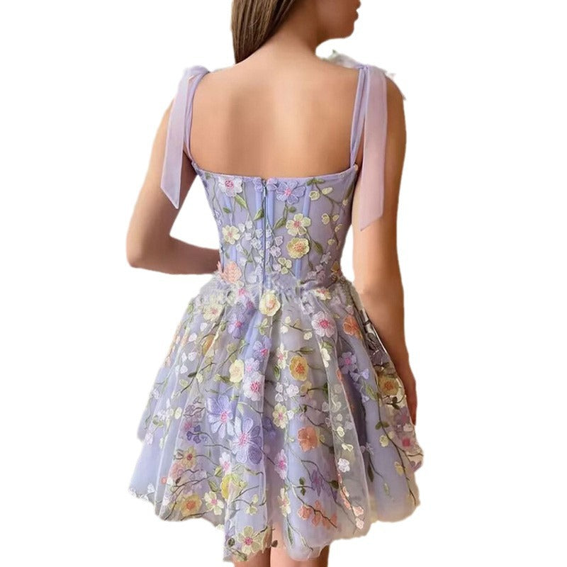 Robe corset à broderies florales