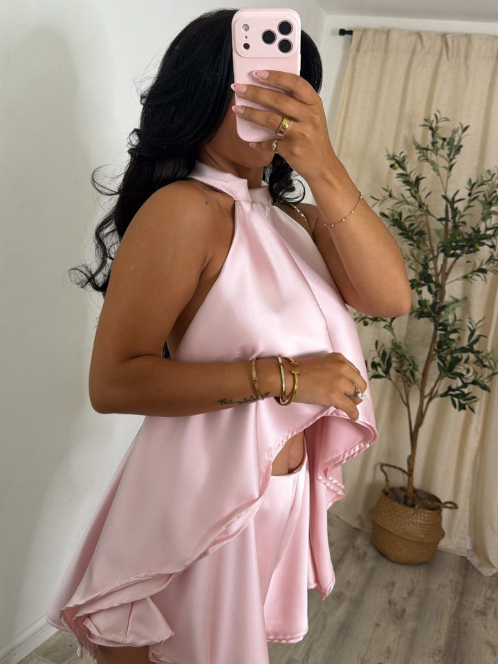 Completo short con top halter in raso drappeggiato