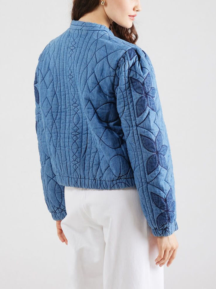 Blaue, langärmlige, kurzärmelige, bestickte Jacke mit Knöpfen