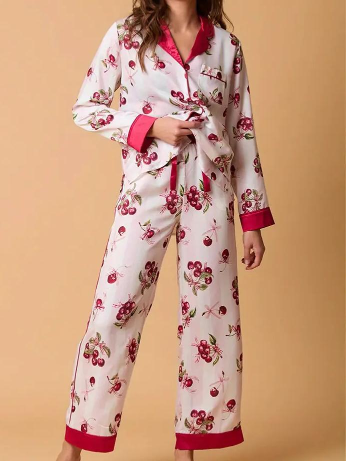 Conjunto de pijama com estampa de cerejas em riscas rosa claro