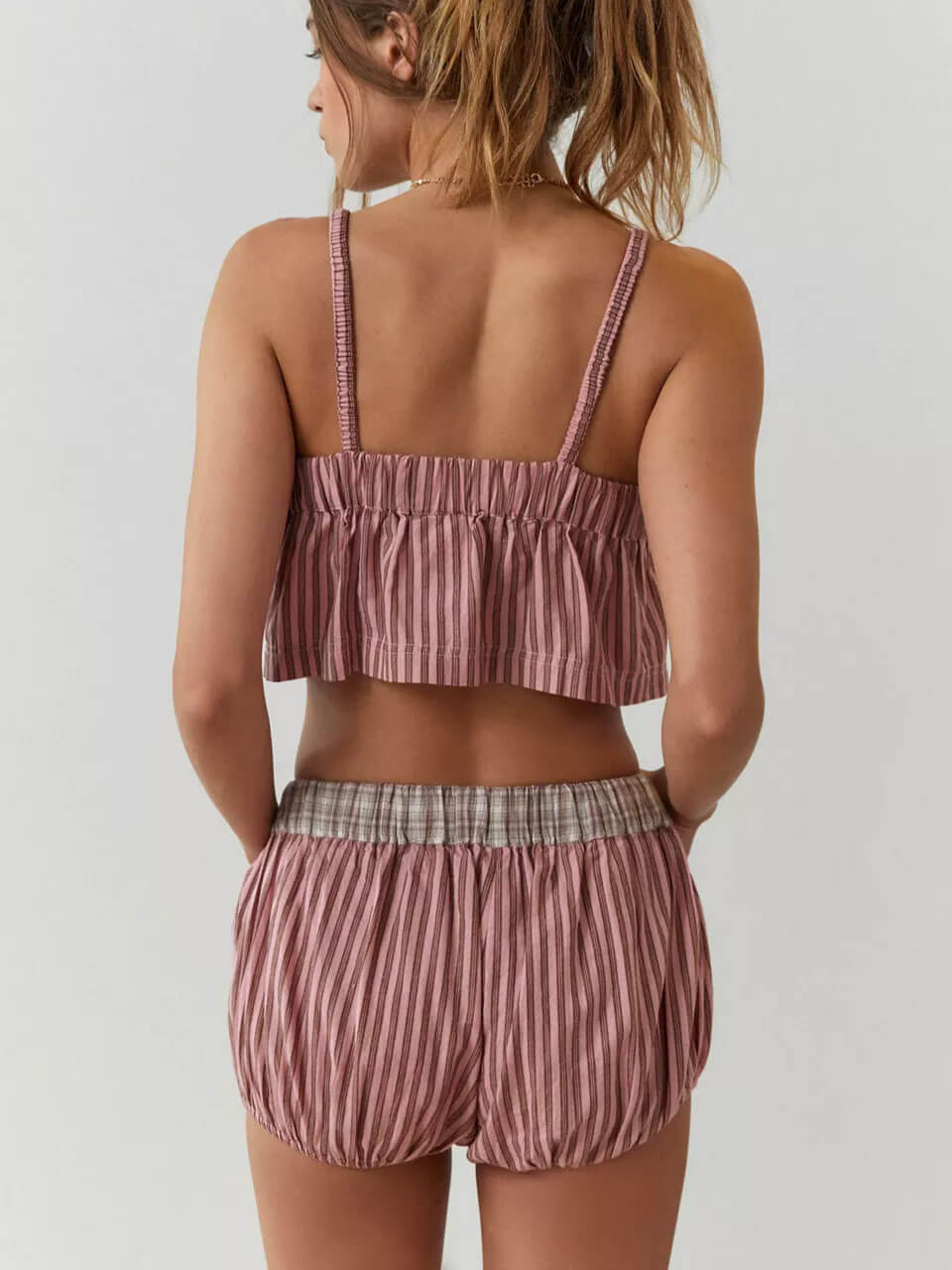 ensemble de pyjama à bretelles à carreaux