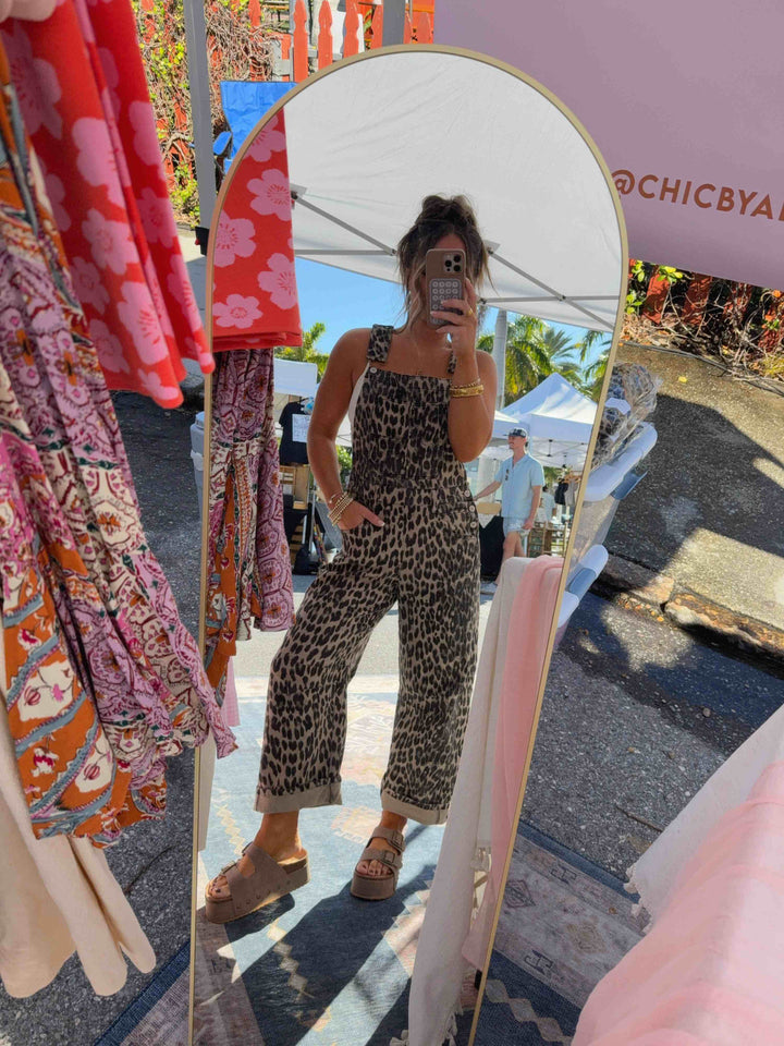 Leopardmønstret tønneoverall