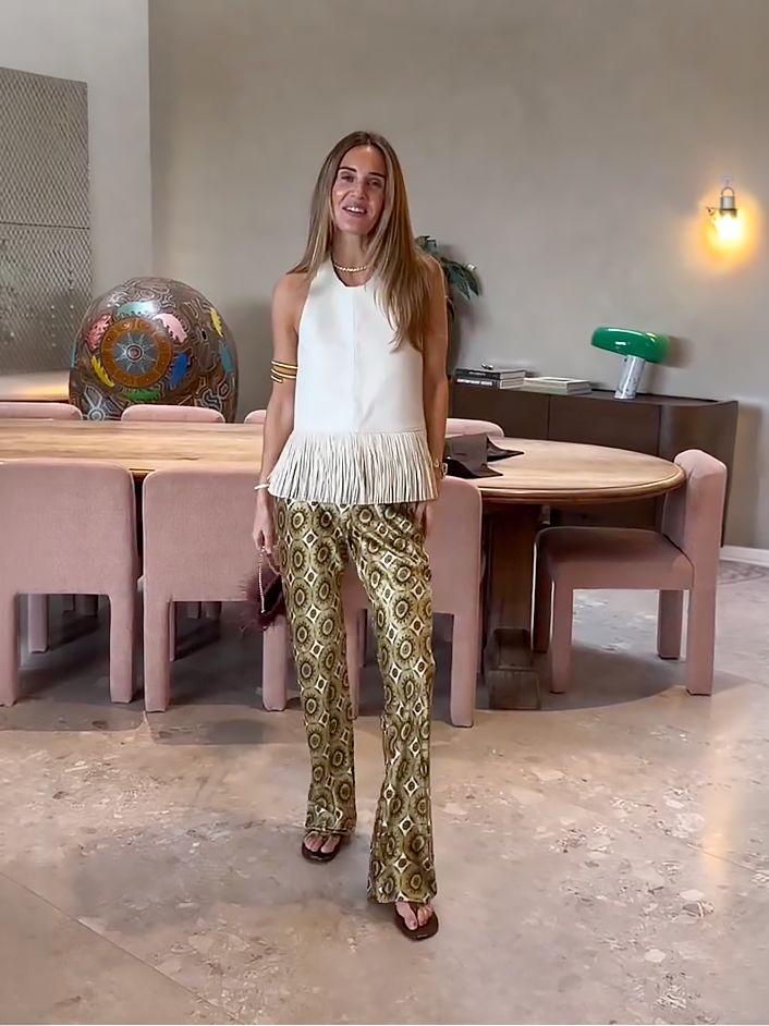 Pantaloni svasati in raso stampato, taglio sbieco