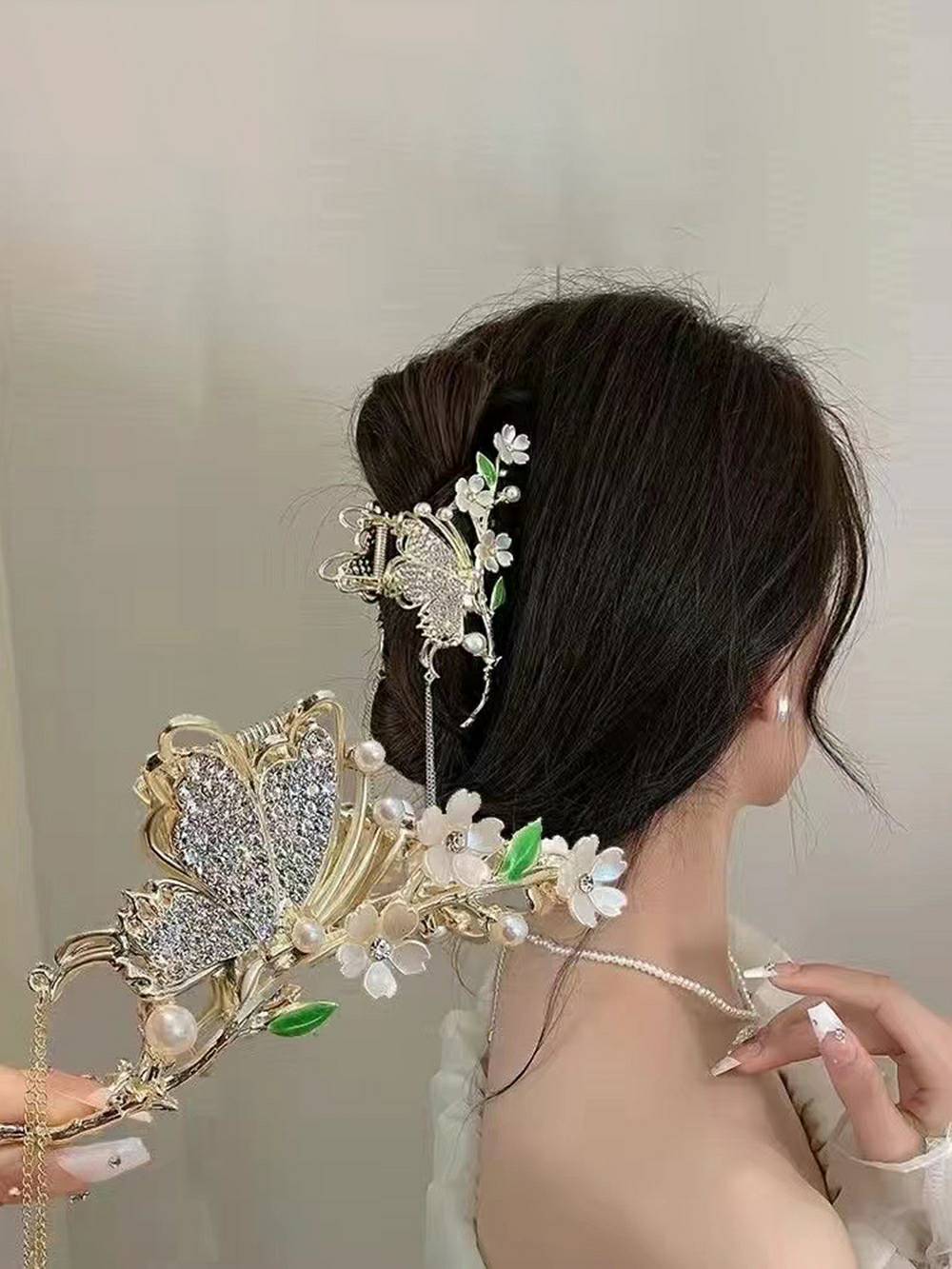 レッドローズ ヘアクリップ タッセルシャーククリップ付き