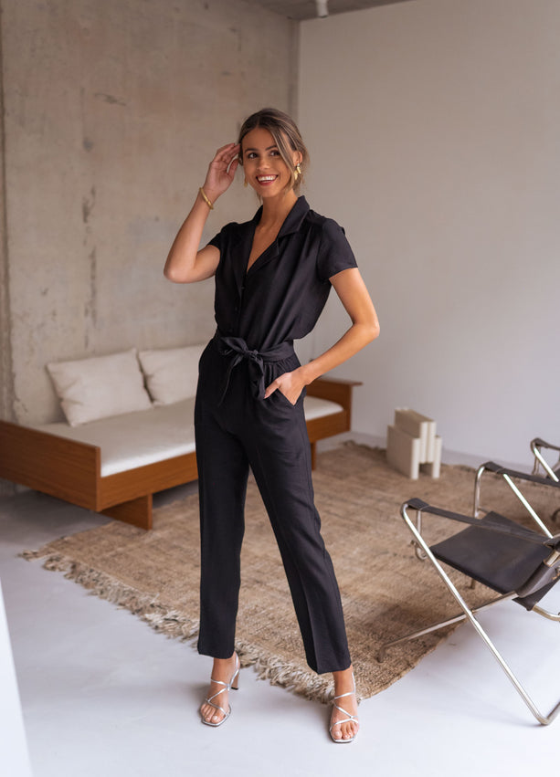 Jumpsuit med svart belte