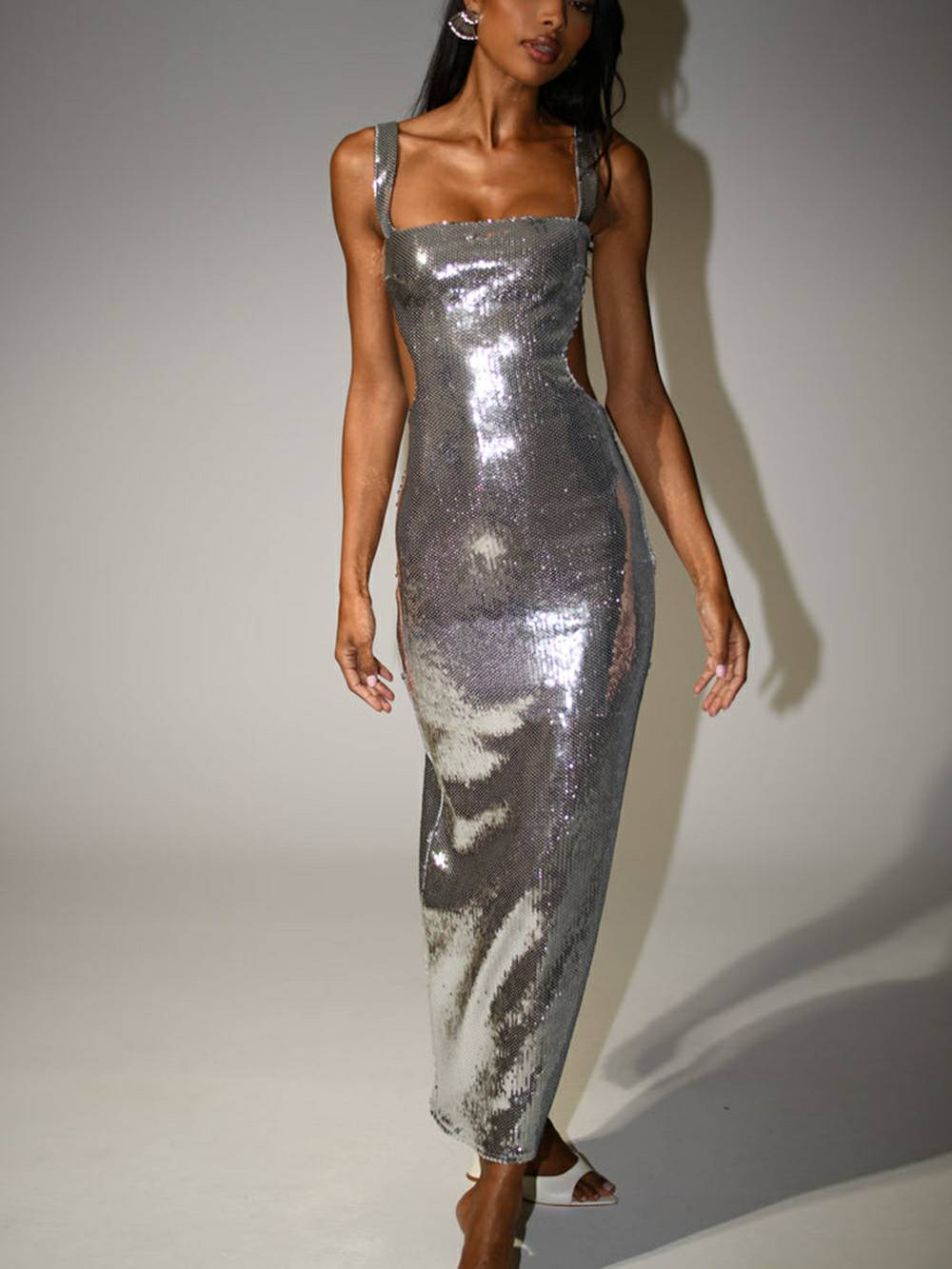 Maxikleid mit Paillettenausschnitt – Silber