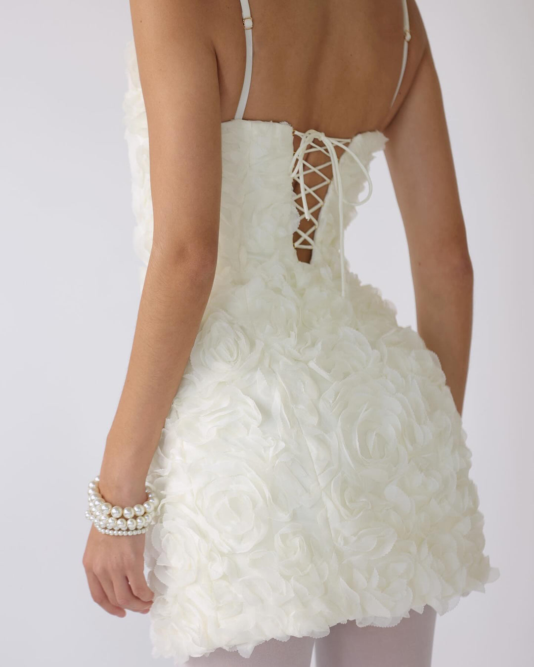 Mini-robe corset à appliqué floral, blanc