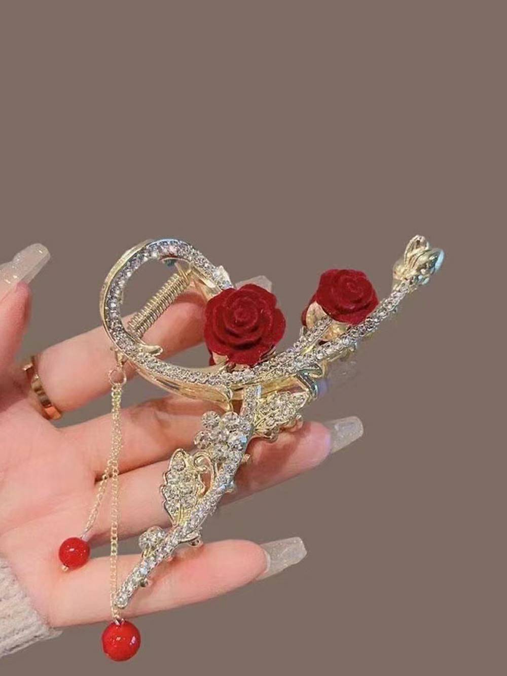 Red Rose Hair Clip med tofs Shark Clip