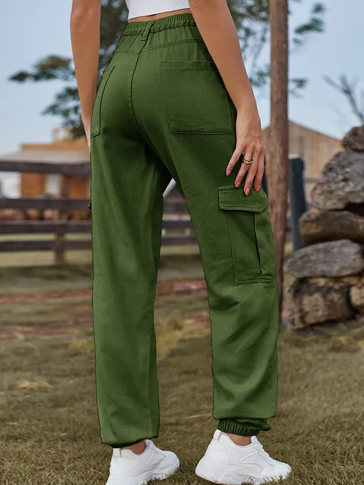 Pantalones de mezclilla cargo versátiles con puños elásticos