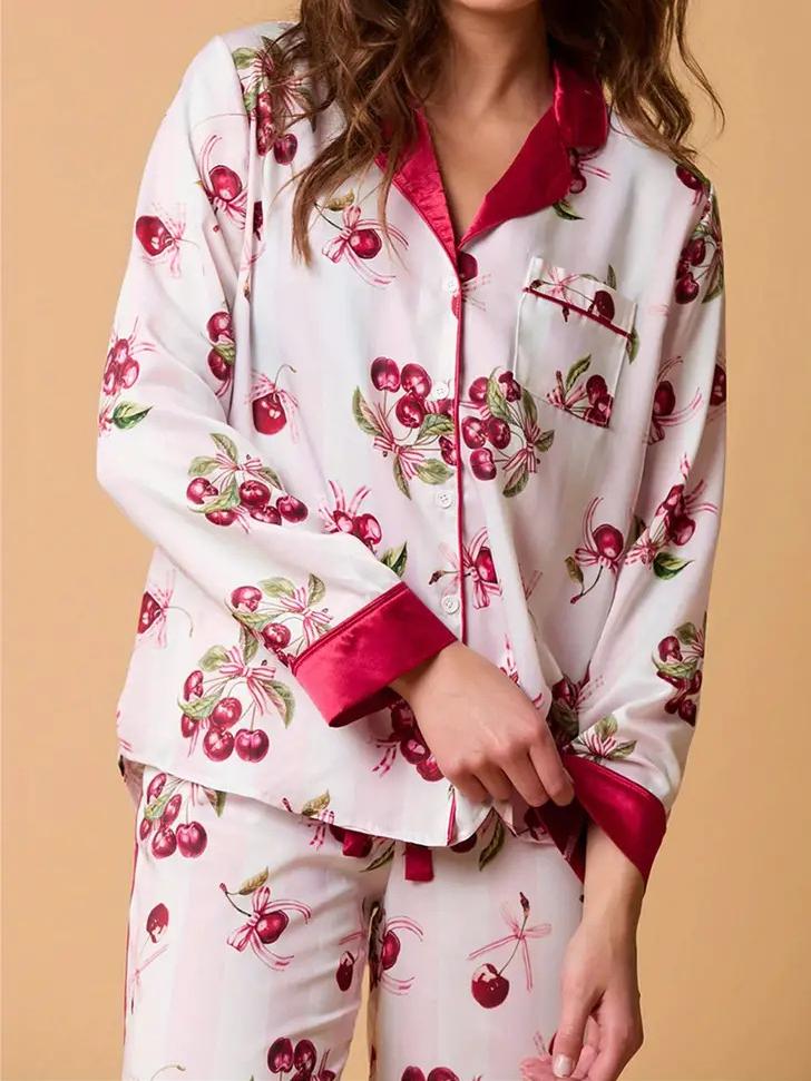 Conjunto de pijama com estampa de cerejas em riscas rosa claro