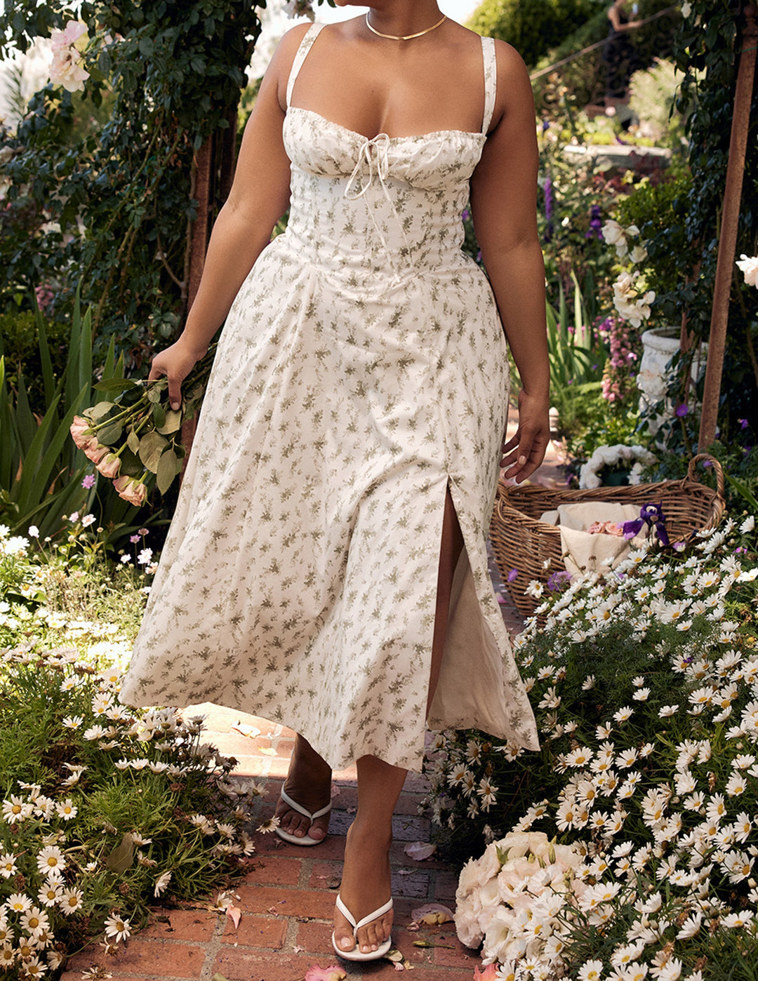 Vestido lencero de espiguilla con estampado de rosas