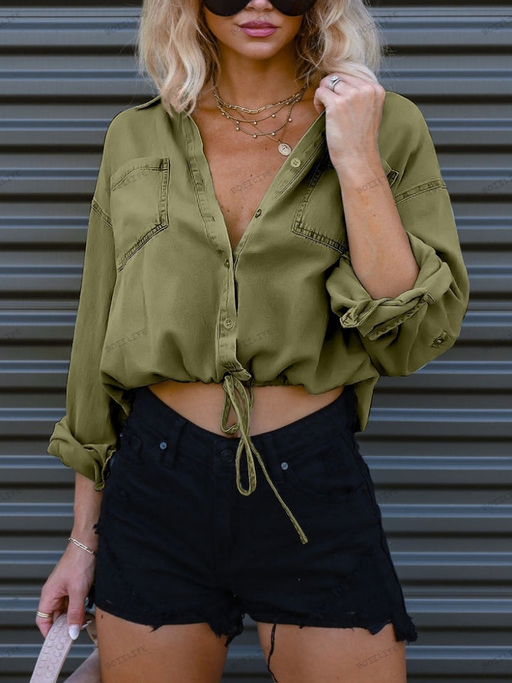 Chemise en jean avec poche sur le devant et cravate