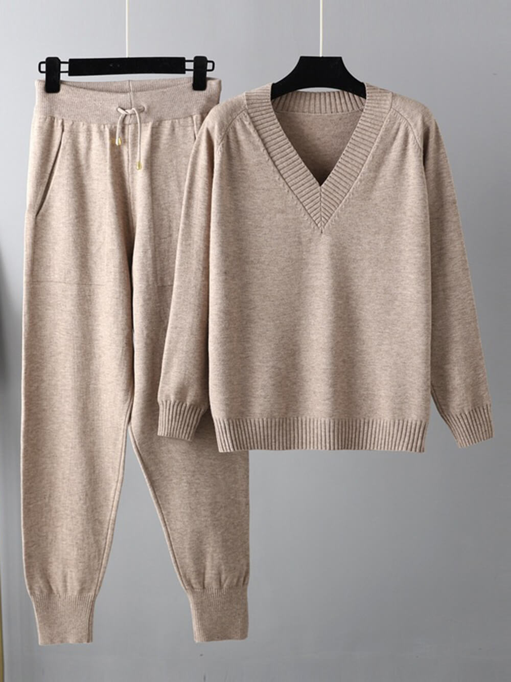 Marangyang Pullover at Matching Pants Set