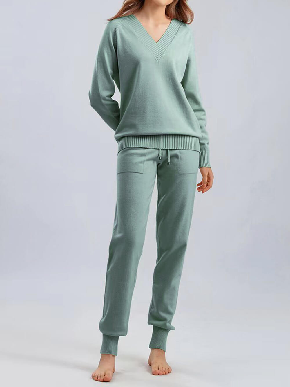 Marangyang Pullover at Matching Pants Set