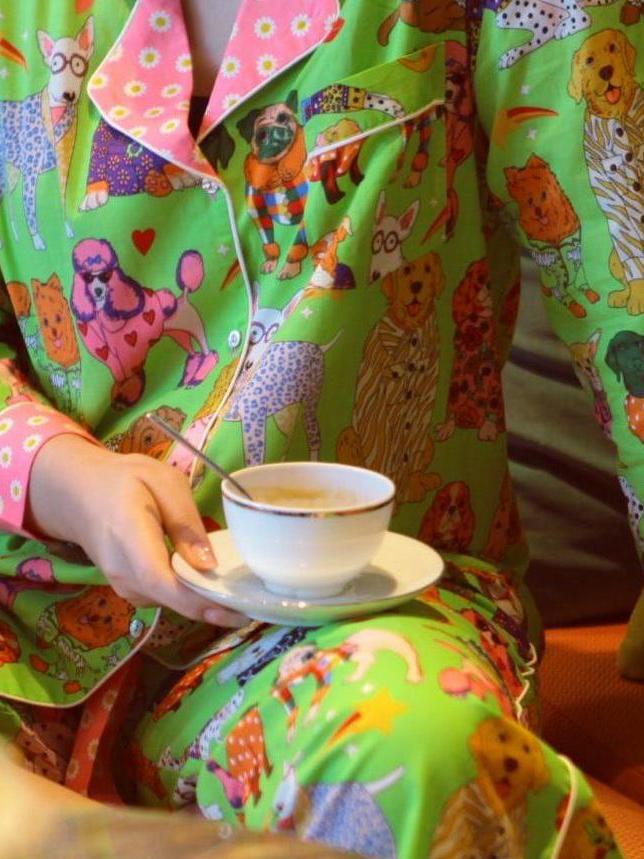 Conjunto de Pijamas con Ilustración Artística