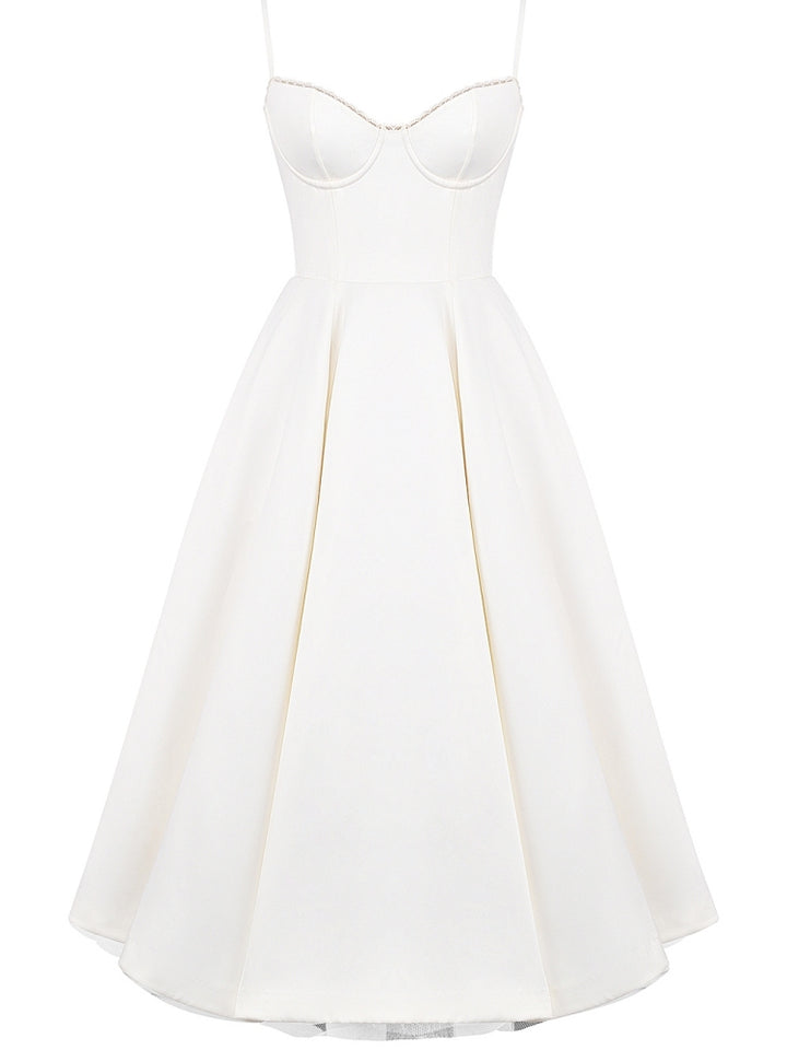 सफ़ेद ट्यूल मिडी ड्रेस