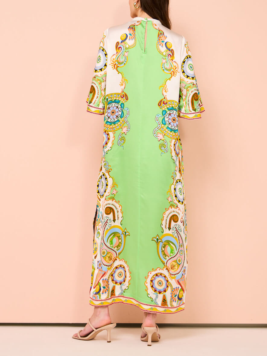 Wyjątkowa luźna sukienka midi z kwiatowym wzorem z nerkowców