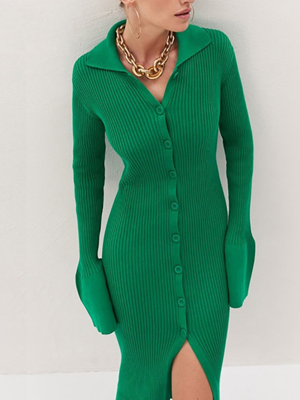 वी-गर्दन लंबी बेल आस्तीन स्वेटर मैक्सी ड्रेस