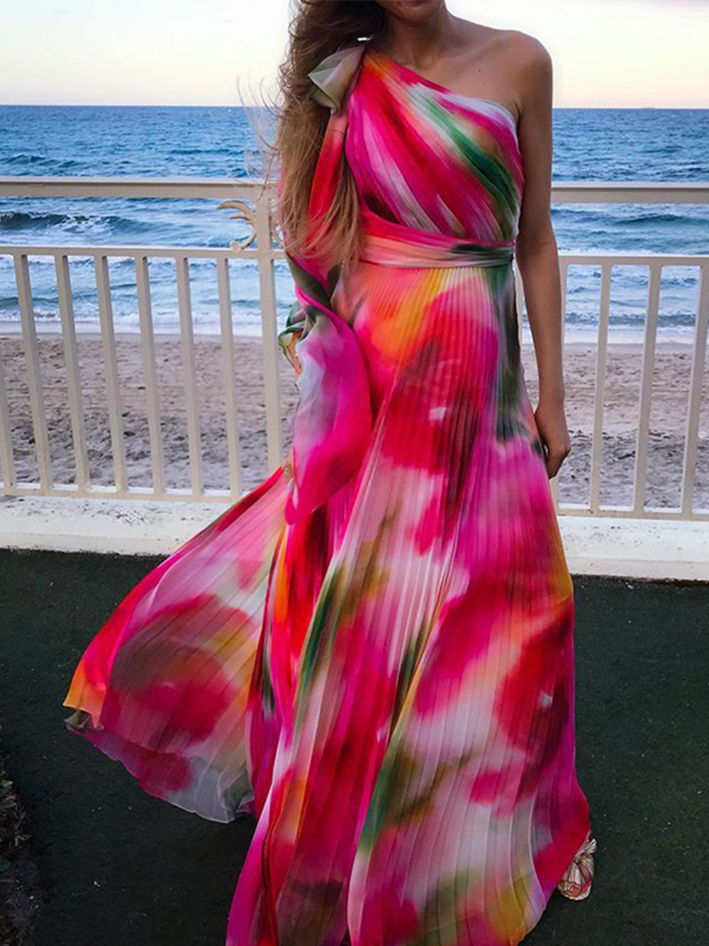 Maxi-jurk met regenboogplooi en hals