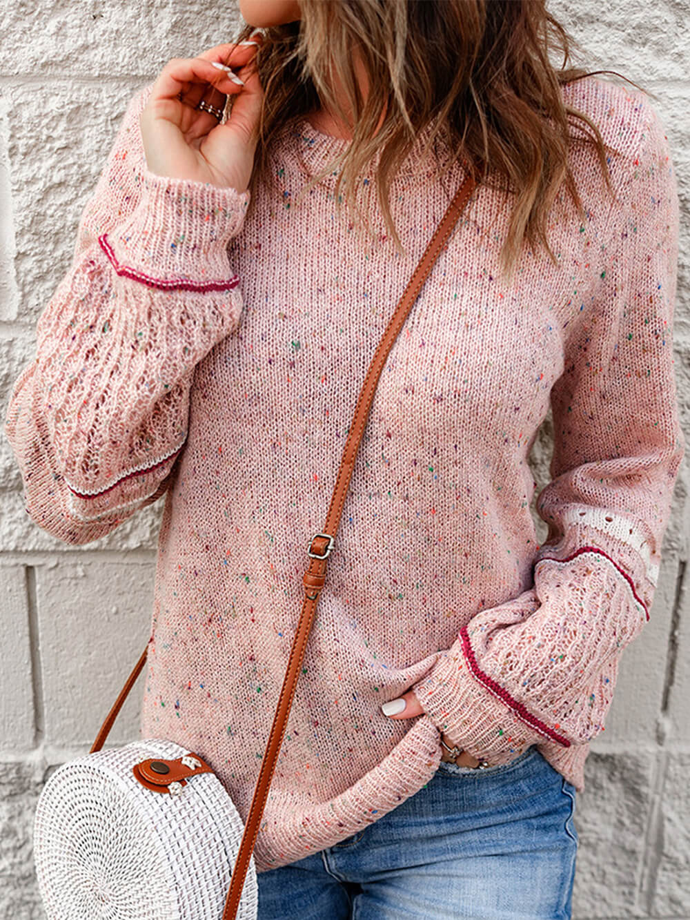 Sweter z dekoltem w kształcie litery V w kolorze różowej wełny i kaszmiru w kropki