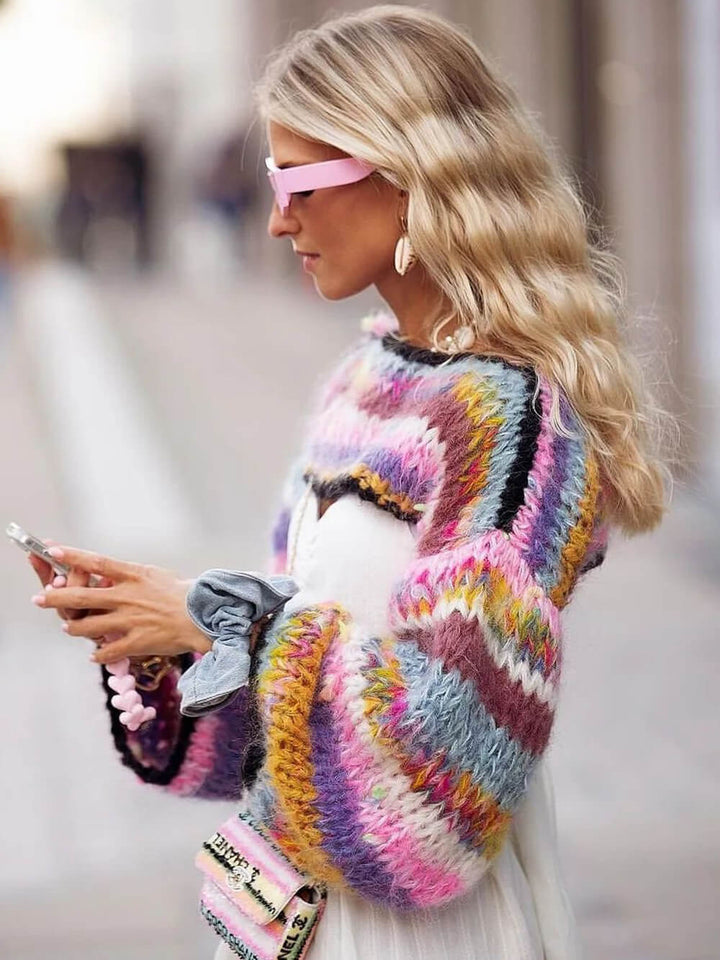 लंबी बाजू वाला मिड्रिफ-रिवीलिंग कंट्रास्ट रंग का ब्लाउज स्वेटर