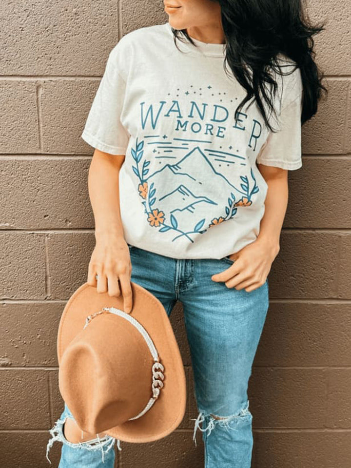 T-Shirt mit Grafik „Wander More“