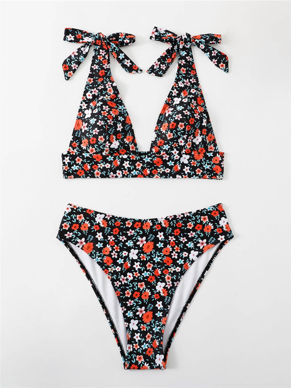 Seksowny zestaw bikini z nadrukiem i zapinanym na guziki kwiatowym paskiem