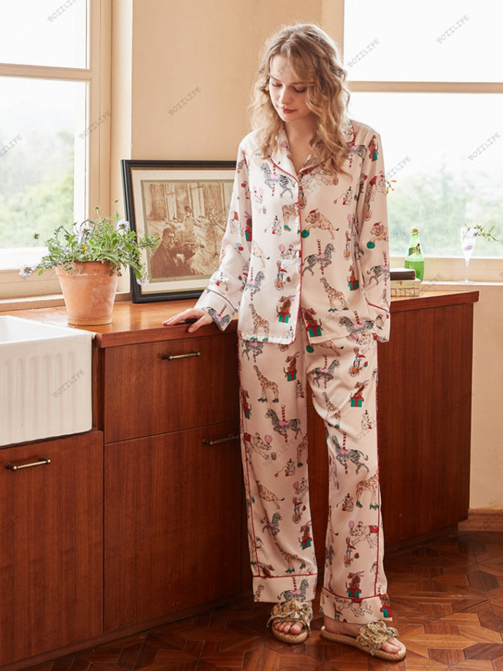 Conjunto de Loungewear em Seda Gelada com Estampa de Circo