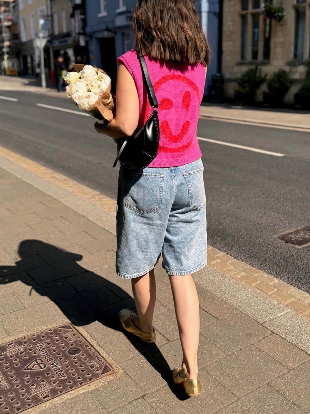 Camiseta sin mangas holgada y versátil con patrón único de punto Happy Face