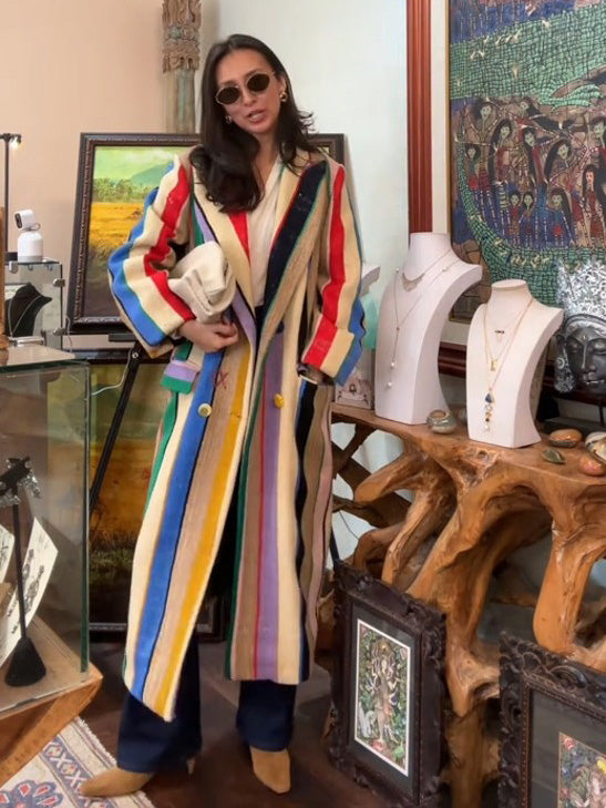 Manteau en toile de jute à rayures colorées