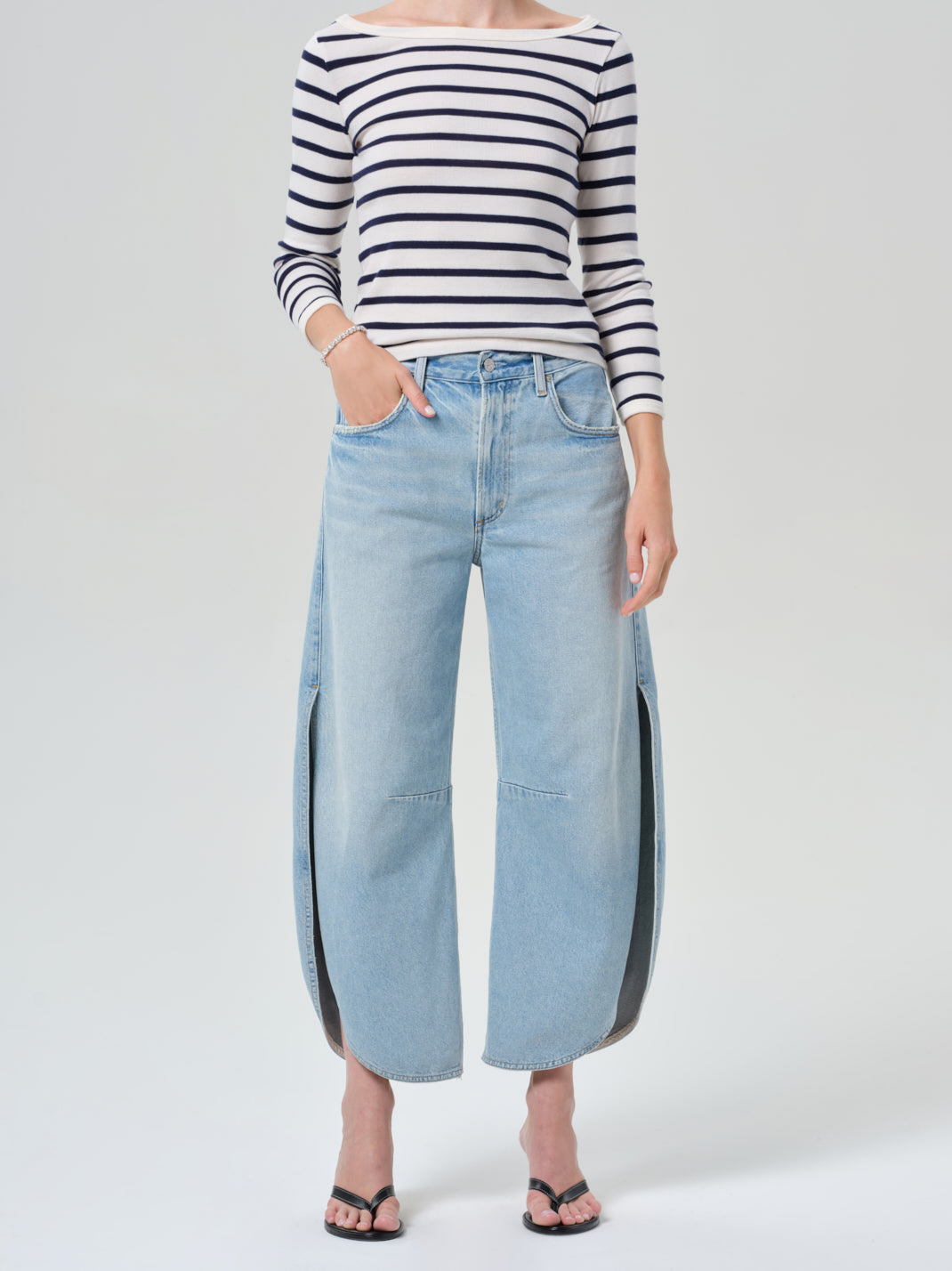 Jeans med buet kant og sideslidser