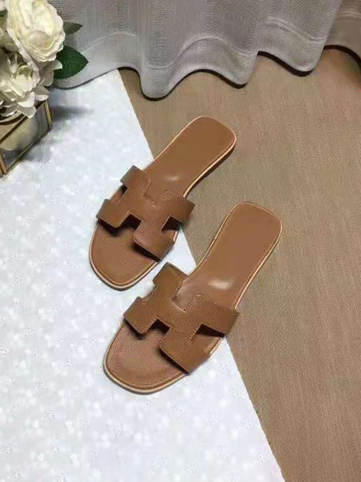 Ležérní duté pantofle na plochém podpatku
