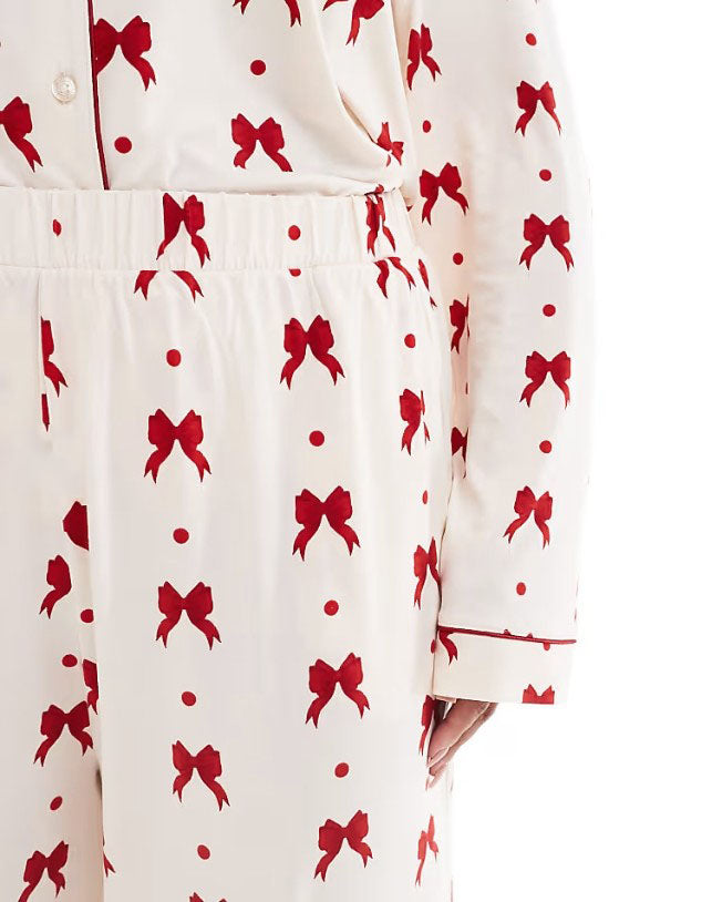 Rotes Pyjama-Set mit Schleifen-Print