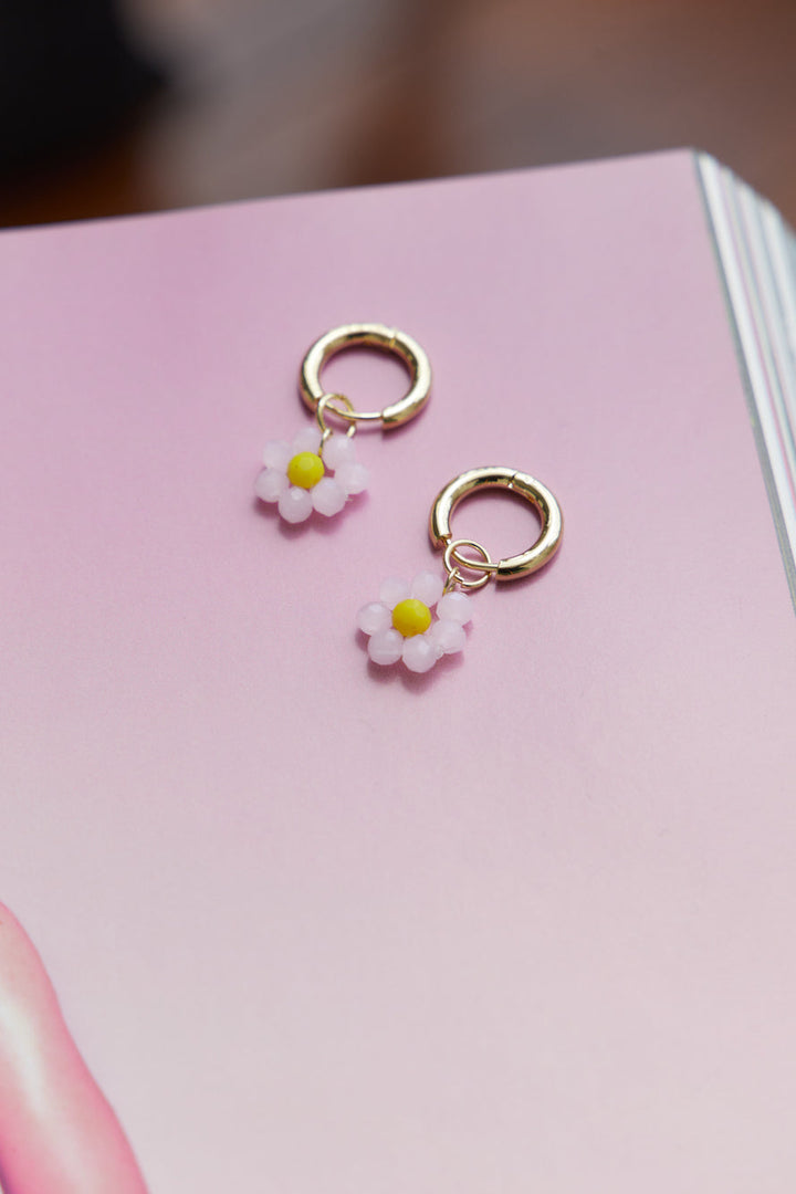 14K Gold Plated Cute Bilang Isang Daisy Earrings Light Pink