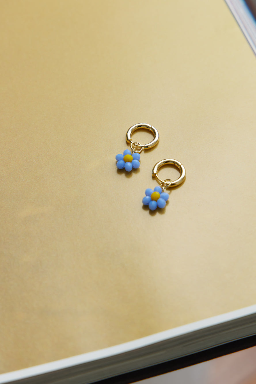 14K Gold Plated Cute Bilang Isang Daisy Earrings Dark Blue