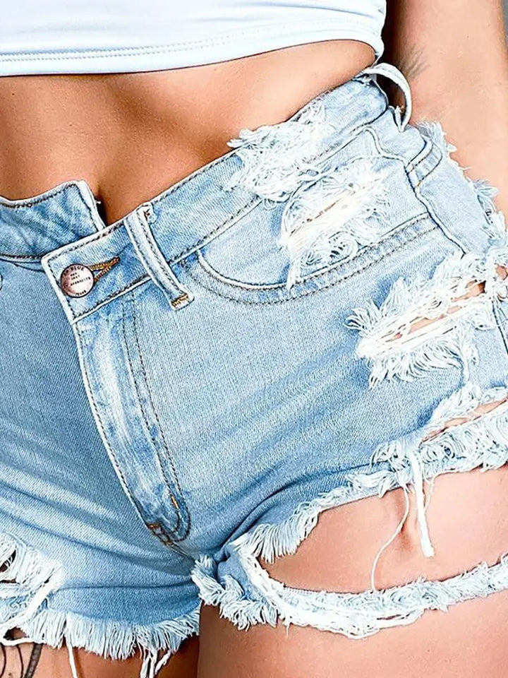 Trendige asymmetrische ausgefranste Denim-Shorts