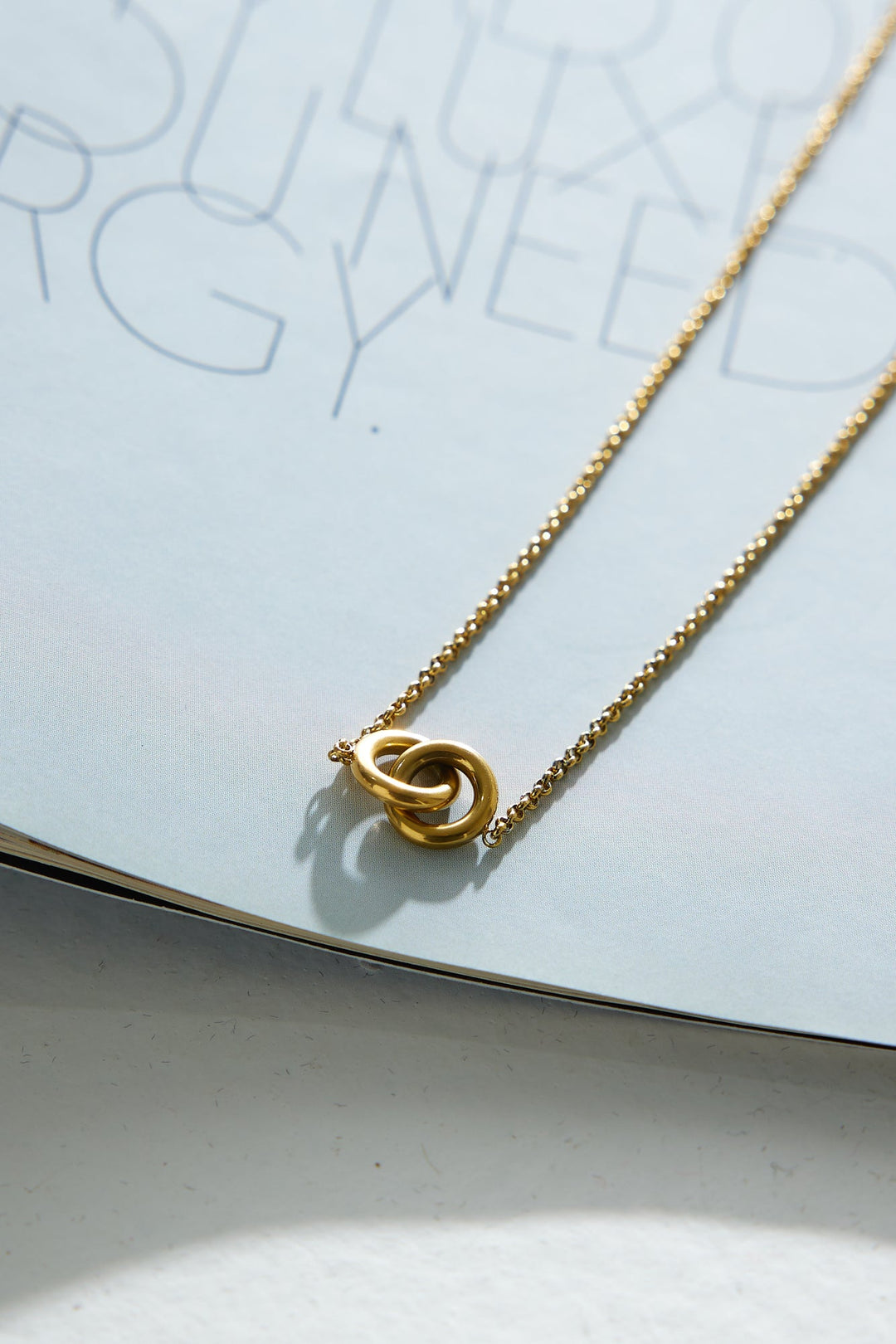 Halskette „Unsere Ringe der Liebe“ aus 18 Karat vergoldetem Gold