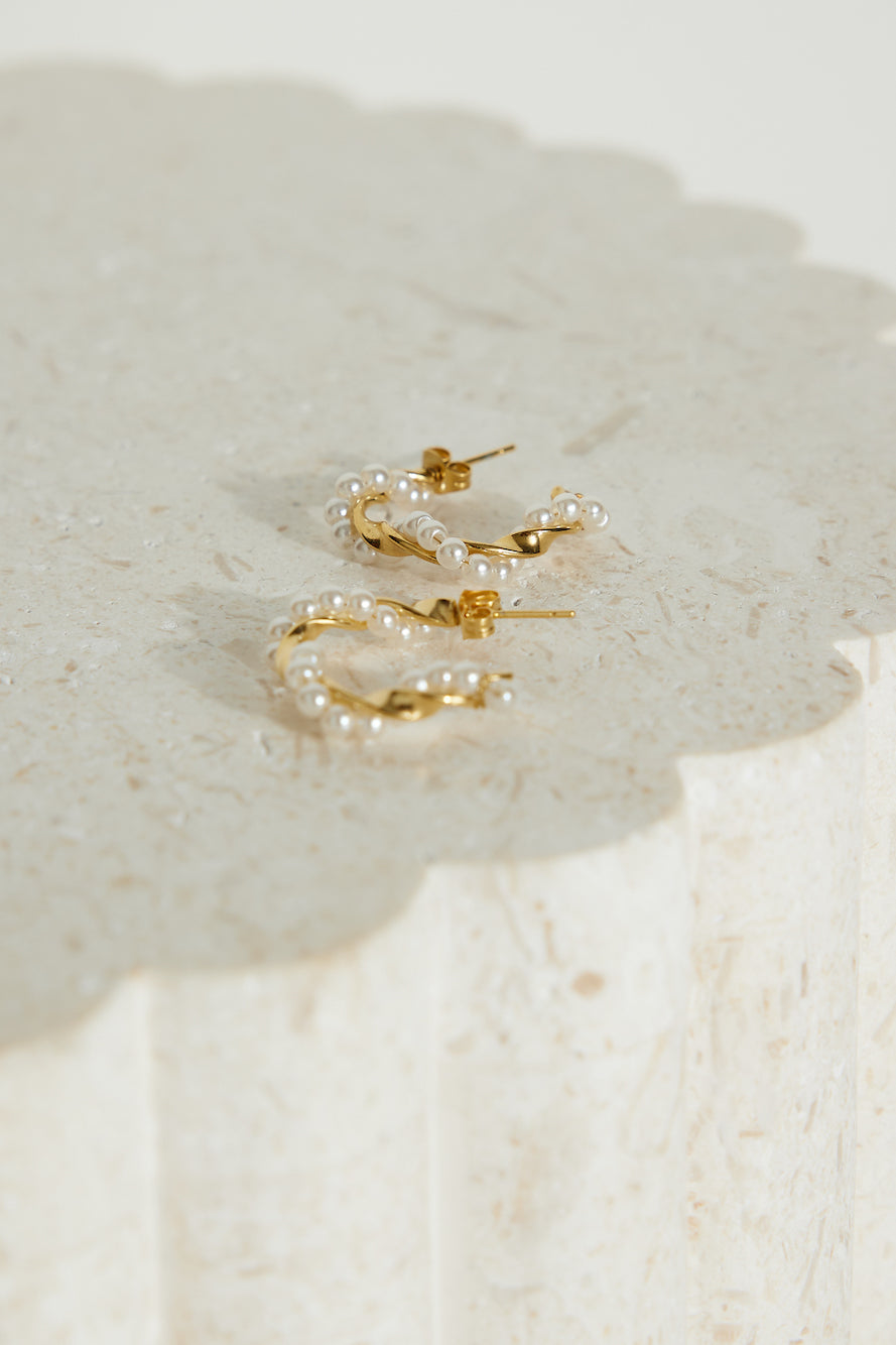 Orecchini con perle esotiche placcate in oro 18k. Oro
